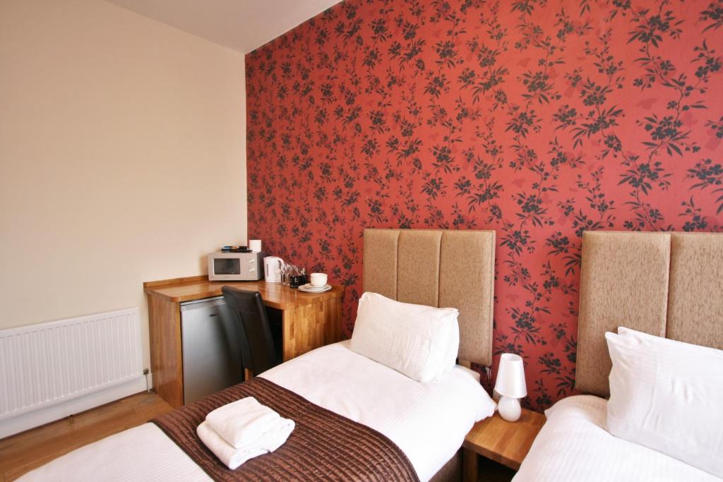 Cheltenham Hotel | Central Studios Gloucester Place by Roomsbooked