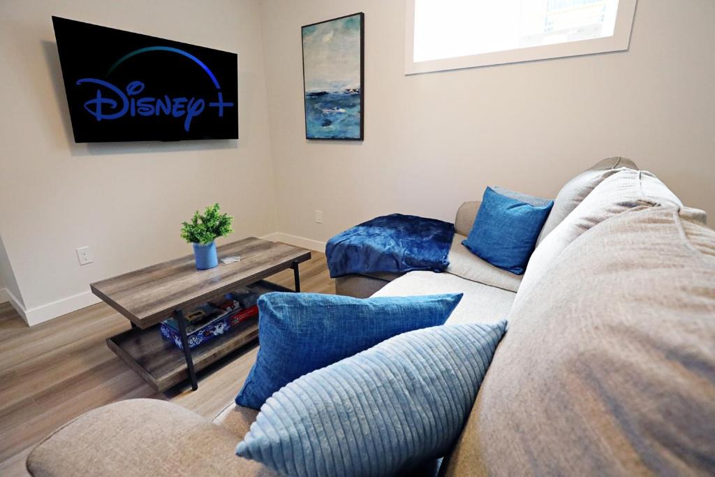 North Central Edmonton House | Central Suite King Beds Long Stays Disney