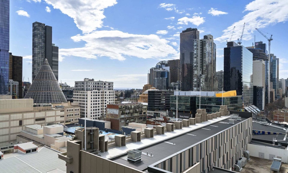 Melbourne Central Business District Apartment | CENTRAL TO EVERYTHING 2BR APT w/CITY VIEWS + FREE WIFI + POOL + GYM