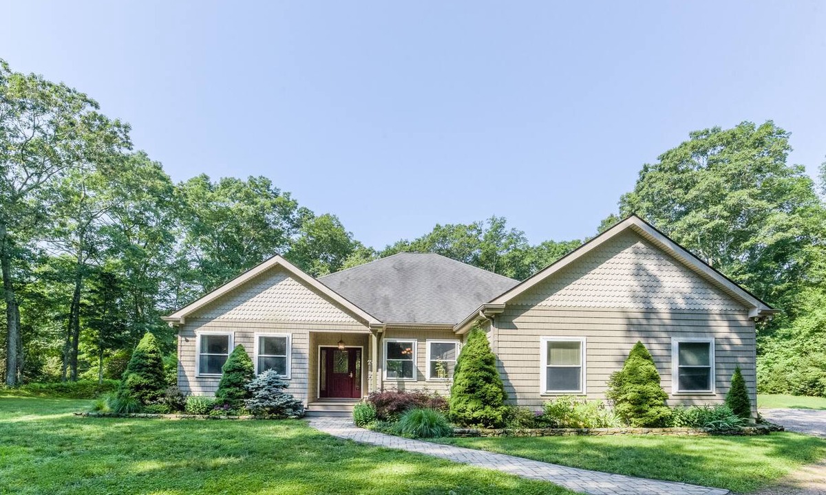 Stonington House | Central to Mystic and Vineyards