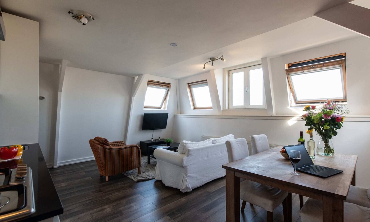 Oude Pijp Apartment | Central top floor apartment with private balcony