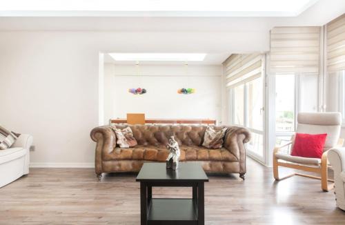 Gayrettepe Apartment | Central