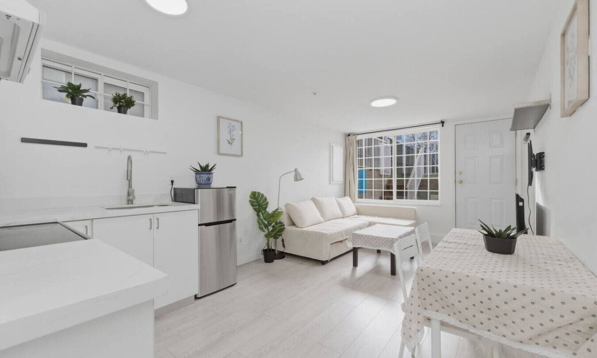 Killarney House | Central Van 1bedroom Suite