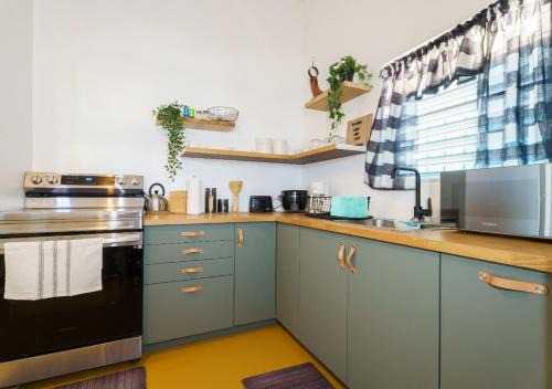 Monte Grande Apartment | Centrally Located Beach and Restaurant Centric