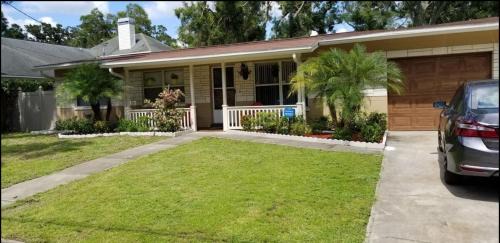 Pinellas Park House | Centrally Located Cozy Home in a Quiet and Peaceful Neighborhood