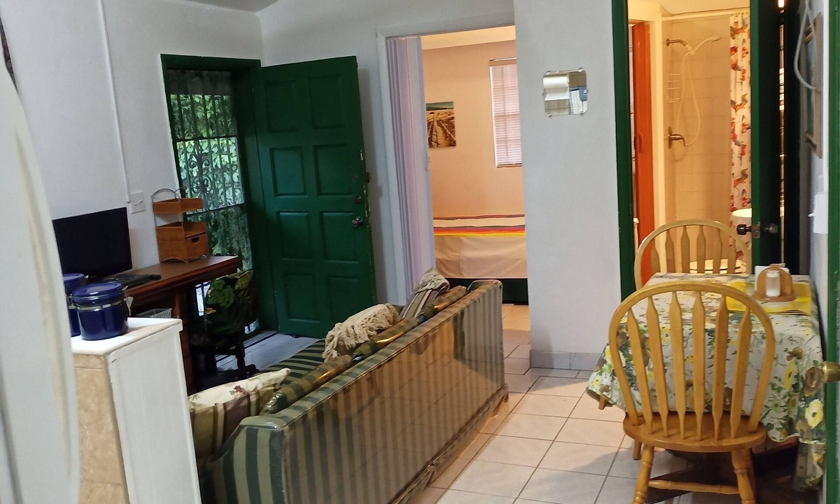 Nassau Apartment | Centrally-Located, Comfortable & Secure Hide-Away