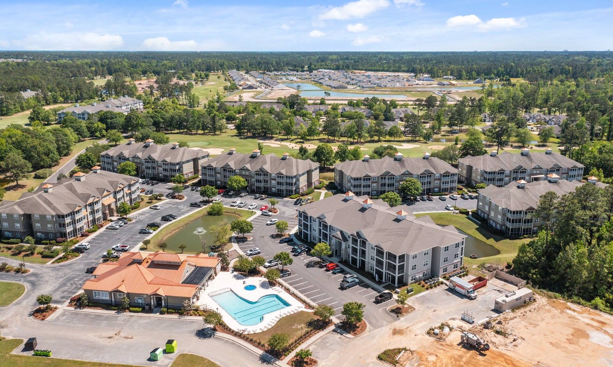 Calabash Condo | Centrally located condo with a patio, W/D, & AC - pool and on-site golf access