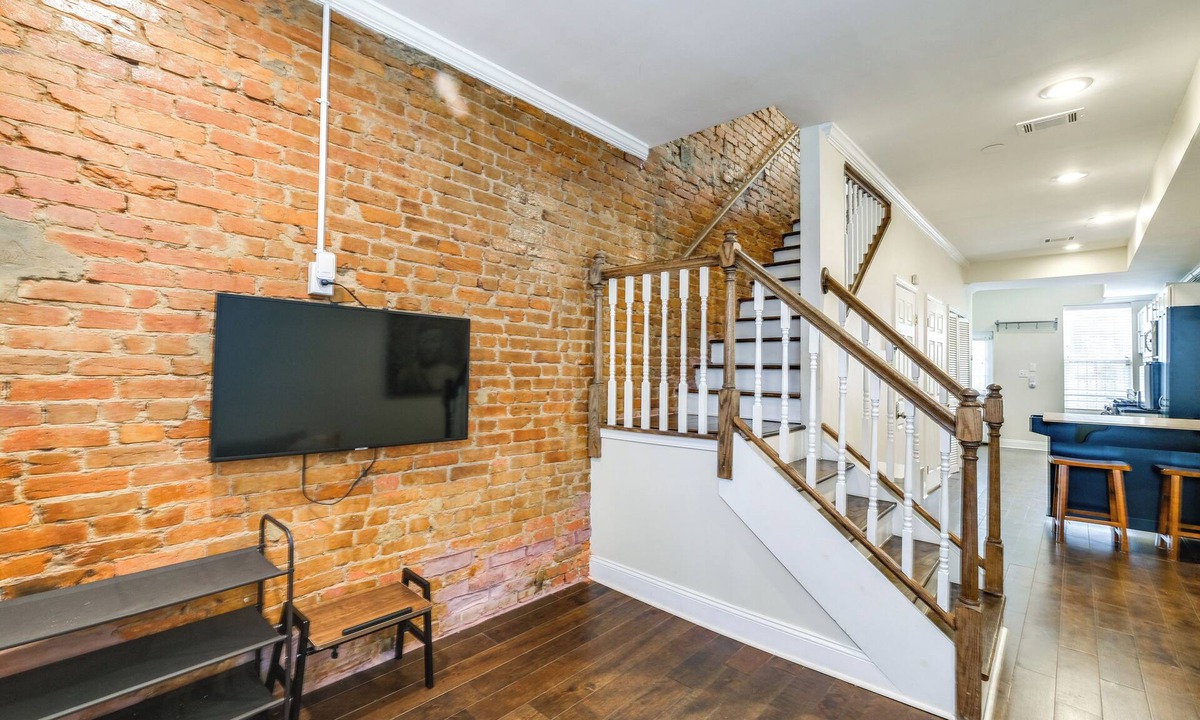 H Street Corridor House | Centrally Located DC Row House Near Restaurants!