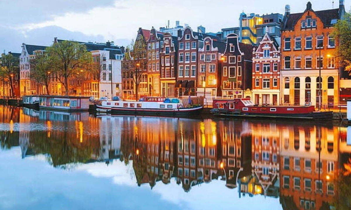 Canal Ring Apartment | Centrally located in the historic Amsterdam-The perfect place to be!