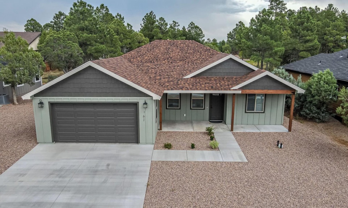 Show Low House | Centrally located modern new build perfect for families