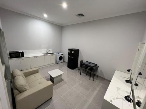 North Ryde Apartment | Centrally located studio in North Ryde nr bus stop