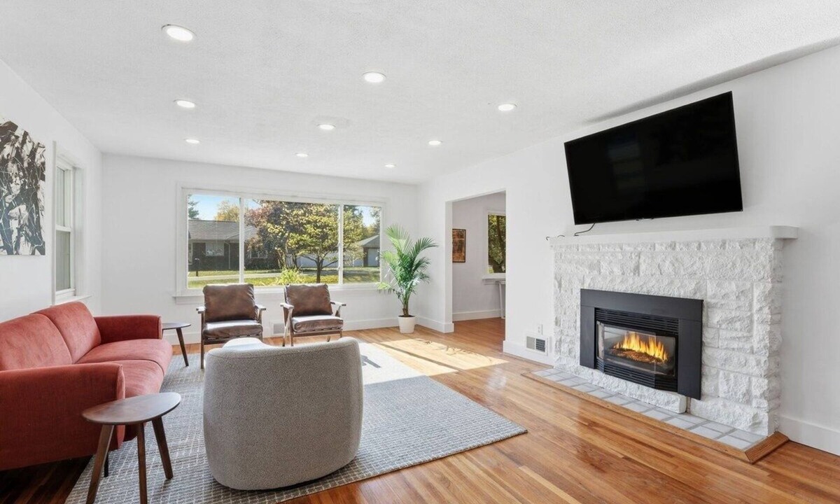 Indianapolis House | Centrally-Located | Modern Vibes | King Beds