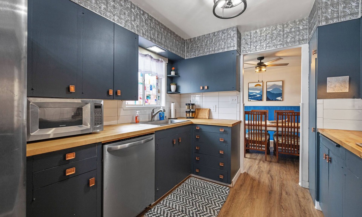 Altamont House | Centrally Located, 4-bedroom house with WiFi, KFalls