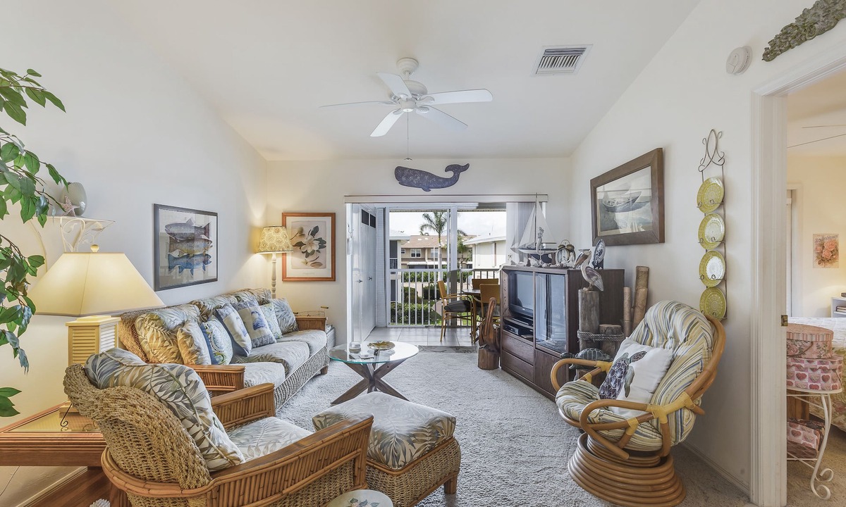 Marco Island Condo | Centrally-located condo near shopping and dining with shared pool and tennis