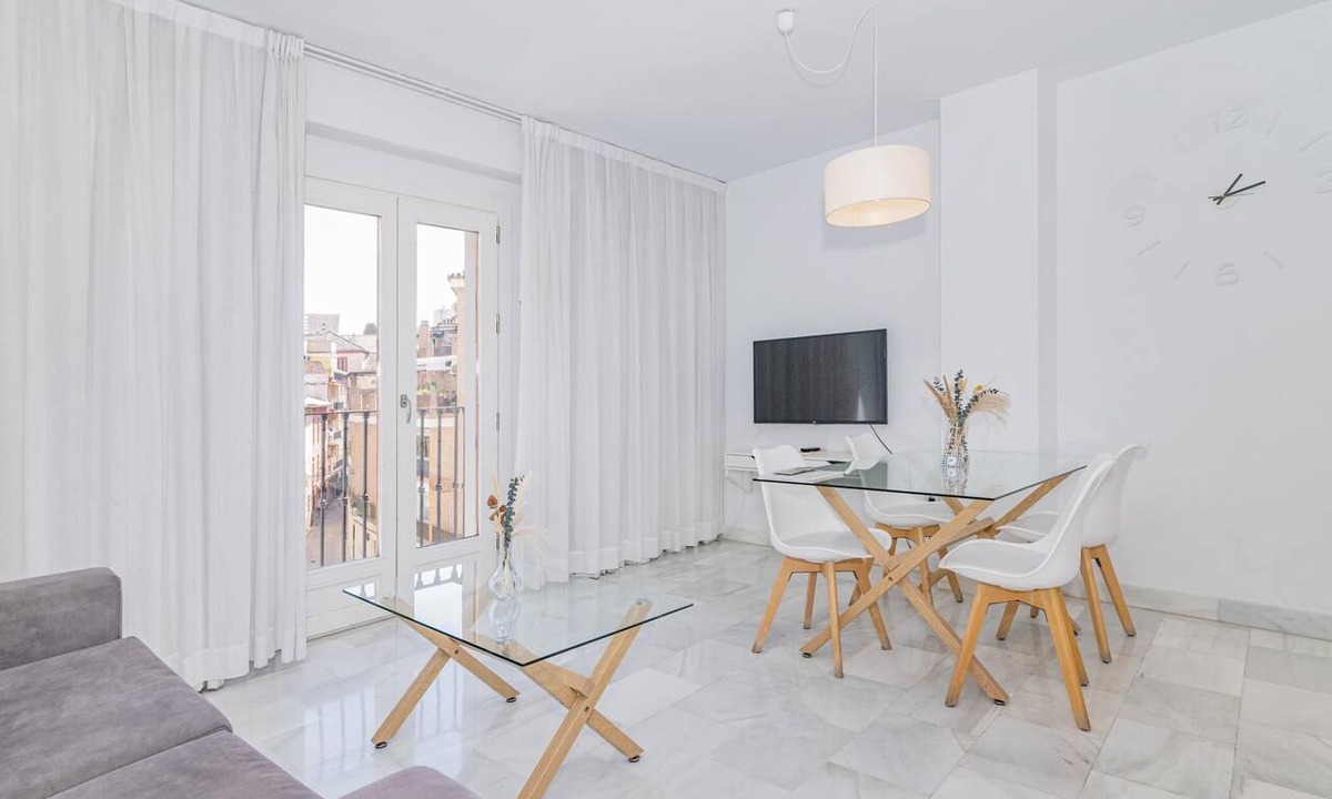Centro - Sagrario Apartment | Centrally located, with free parking. Modern and spacious apartment.