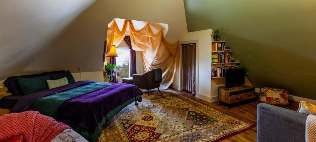 Old North End Apartment | Centrally Located With Lake Views