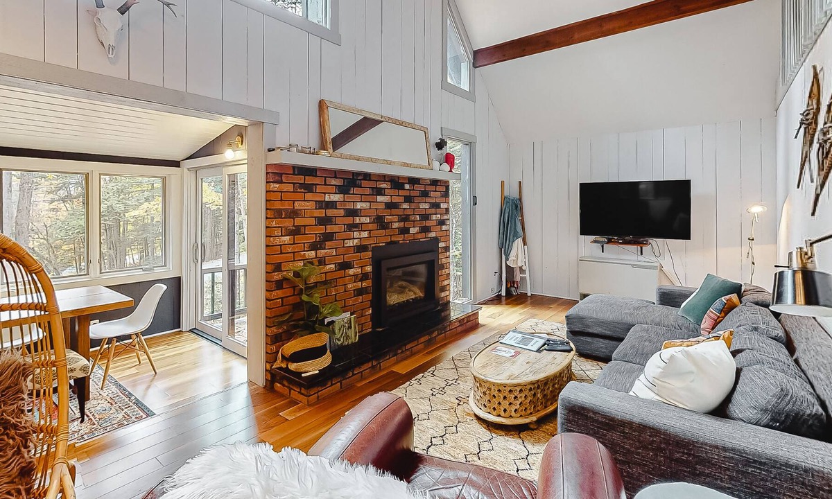 West Hartford Cabin | Centrally located vacation rental - mountain view - walk to shops & restaurants
