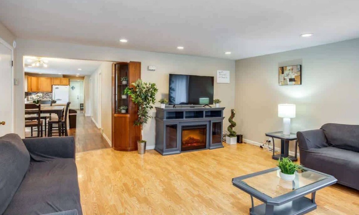 Downtown Rochester House | Centric Ranch in South ave by Dwtn/UofR/Arpt