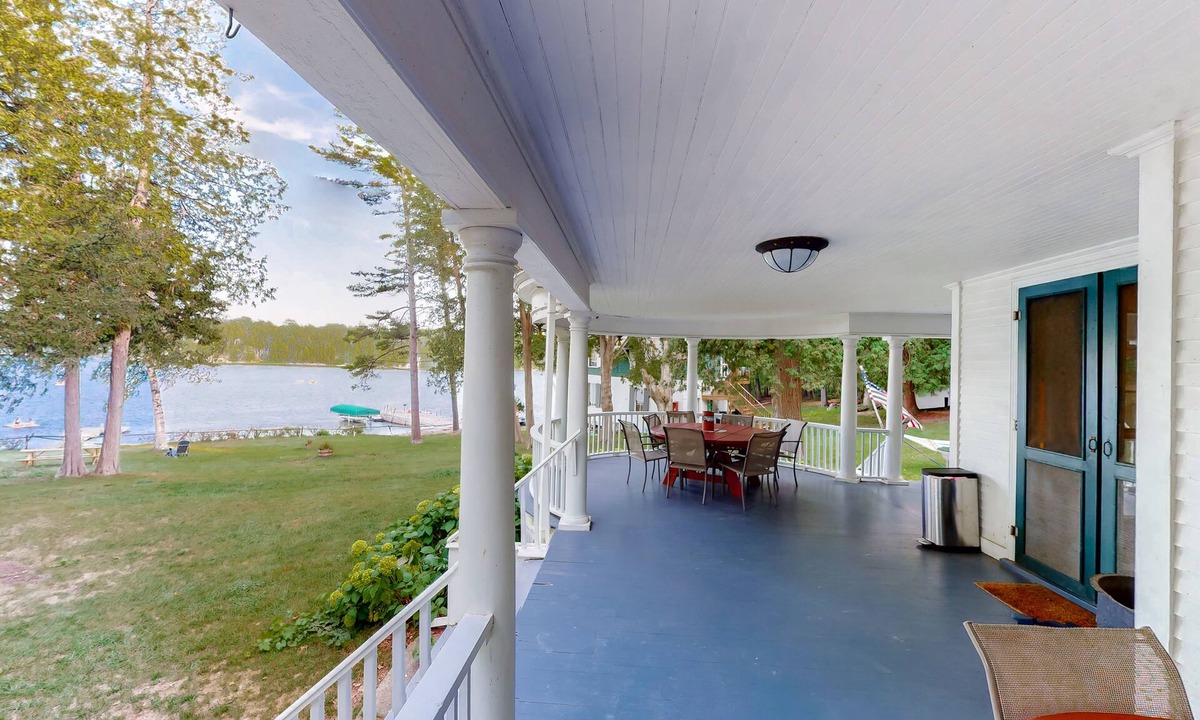 Charlotte Cottage | Century-Old Lakefront Victorian on a Private Island—Boats, Beach & Dog-Friendly