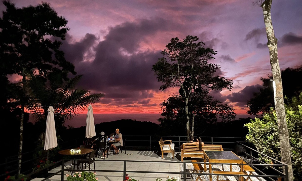Manglaralto Hotel | Cerro Lobo