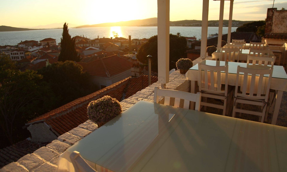 Ayvalik City Center Hotel | Cesmeli Han