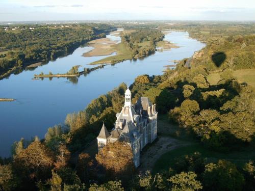 Champtoceaux Bed & Breakfast | château de La Colinière - vue sur parc