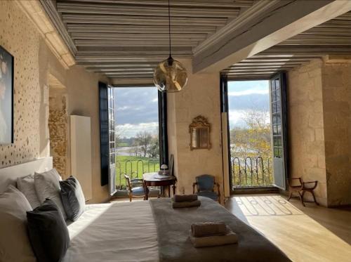 Saincaize-Meauce House | Château de Meauce, Chambre Isabeau de Sully