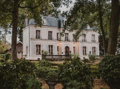 Montlevon Bed & Breakfast | Château de Picheny