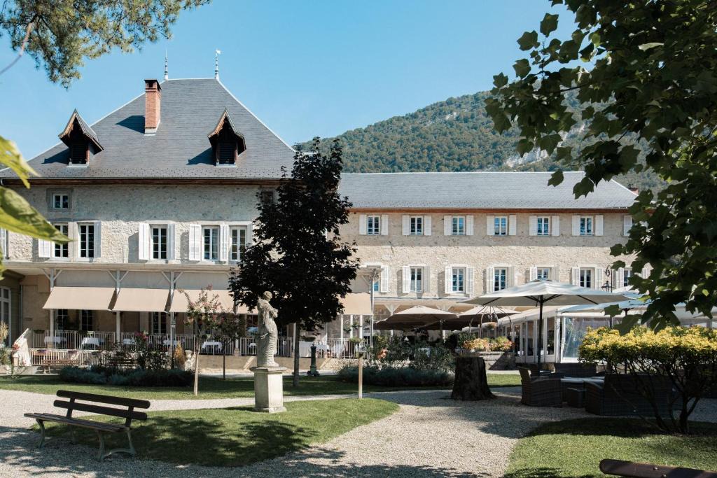 Challes-les-Eaux Hotel | Château des Comtes de Challes