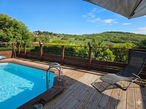 Chatel-Guyon Apartment | Châtel-guyon : Appart cosy avec place de parking et piscine près des thermes