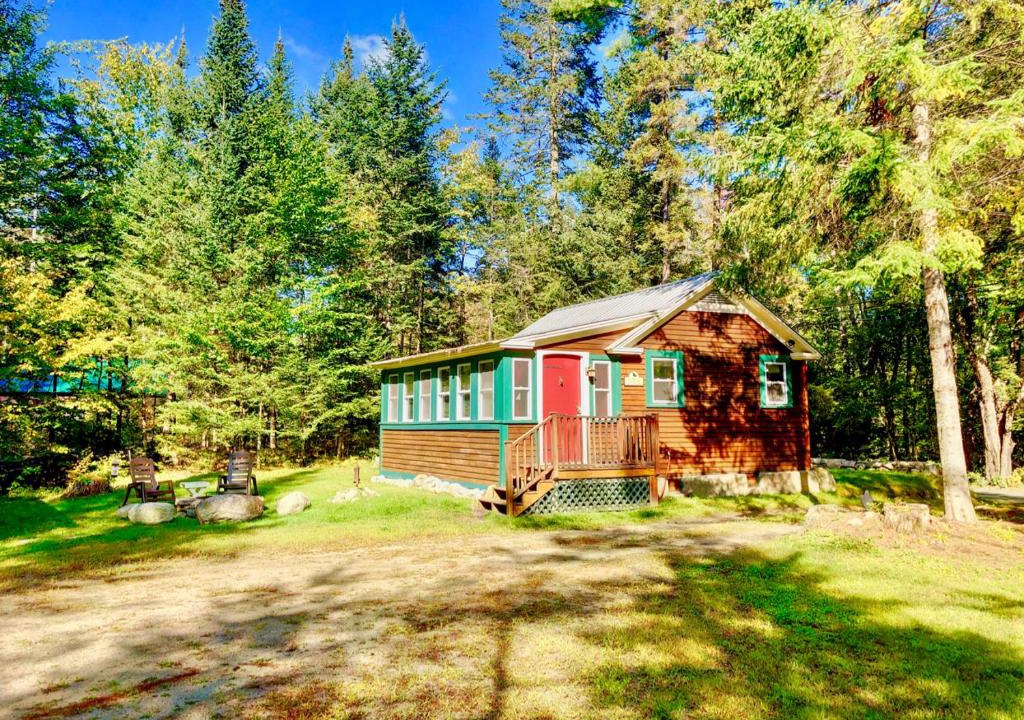 Franconia House | CH Adorable cottage in Franconia minutes from Cannon Franconia Notch Fire Pit wifi laundry