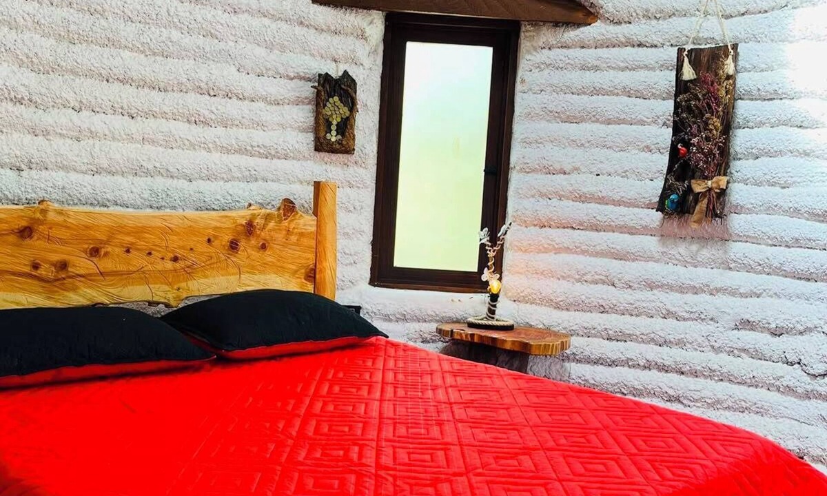 Moniquira Cabin | Charming country retreat with a heated pool