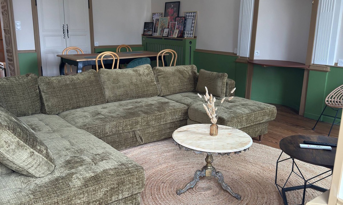 Chateau-Gontier Apartment | Charming apartment ideal for family, friends or business.