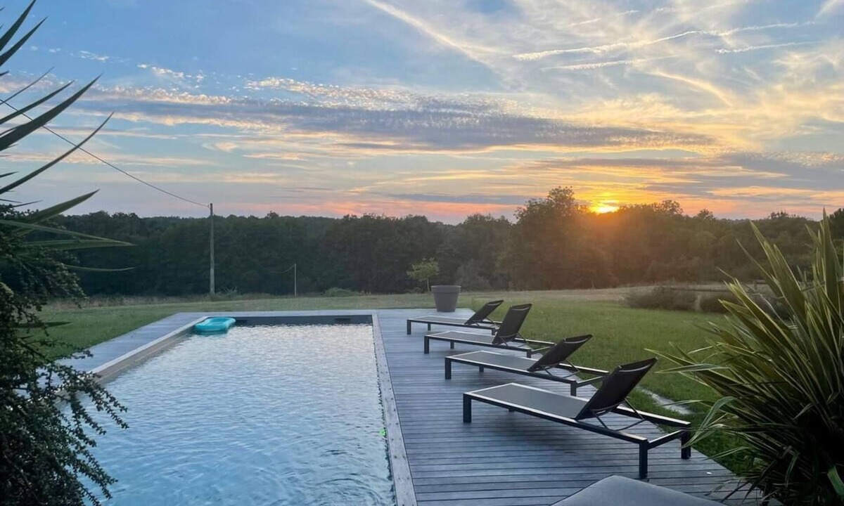 Targon House | Chai Elisabeth Renovated country house with brazier and swimming pool