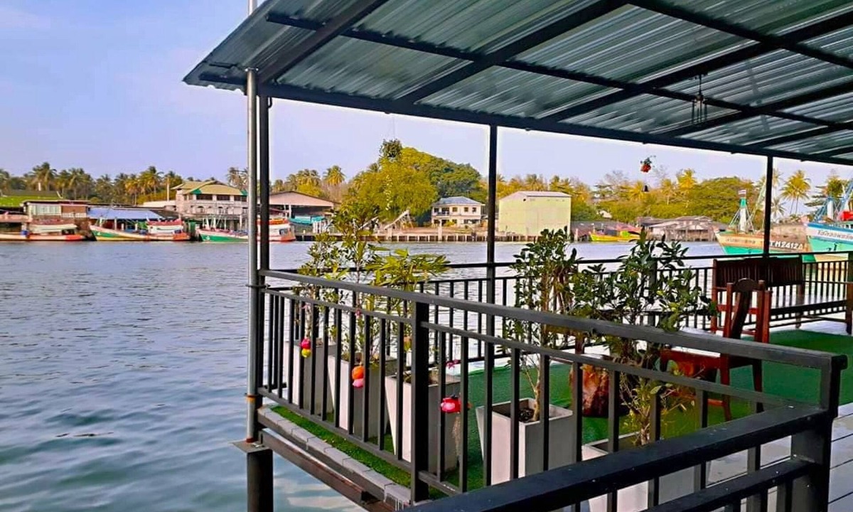 Sichon Hotel | Chaiyai River Front Hotel