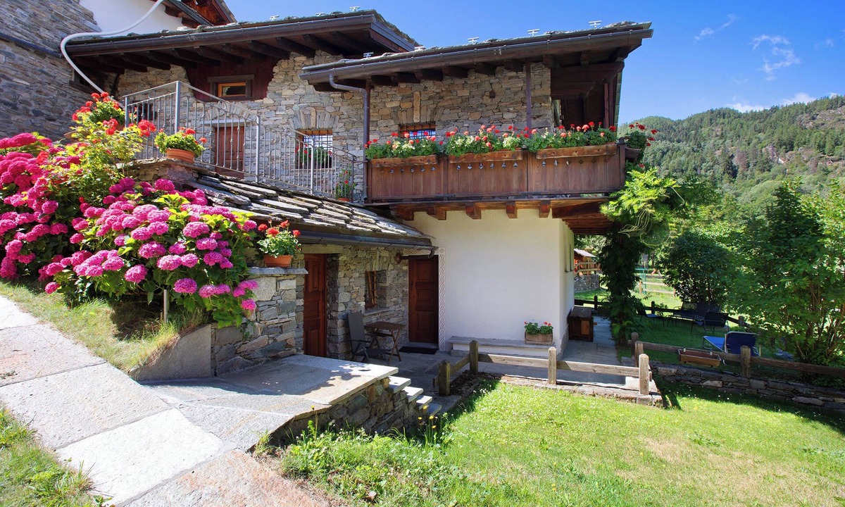 Arvier Ski Chalet | Chalet "1175" ideal for groups from 6 to 9 persons