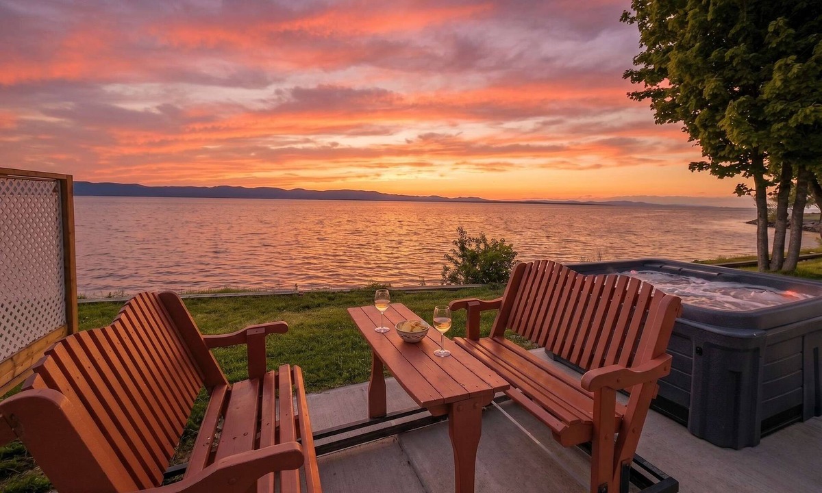 Cap-Saint-Ignace Ski Chalet | Chalet #8 Waterfront | Spa | Fireplace | Wifi | AC