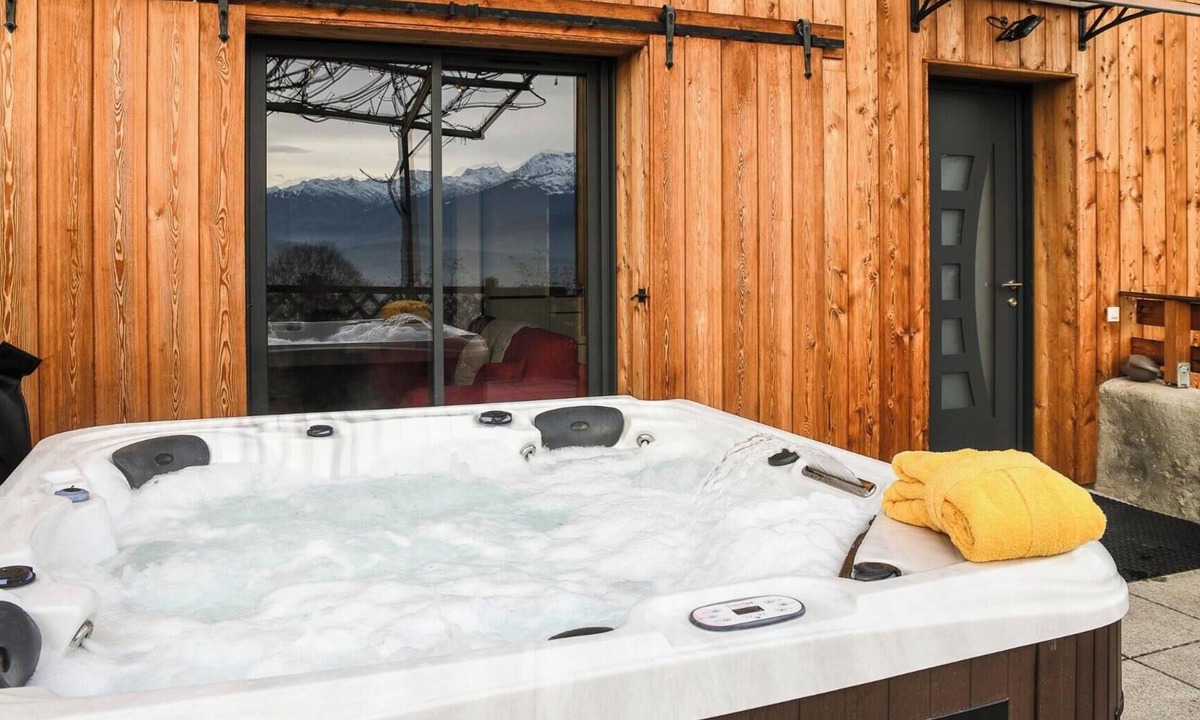 Saint-Pierre-d'Albigny Ski Chalet | Chalet 'Au Pied De L'arcluse' with Mountain Views, Wi-Fi, and Air Conditioning