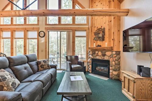 Klamath Falls House | Chalet at Running Y Resort w/Wraparound Deck!