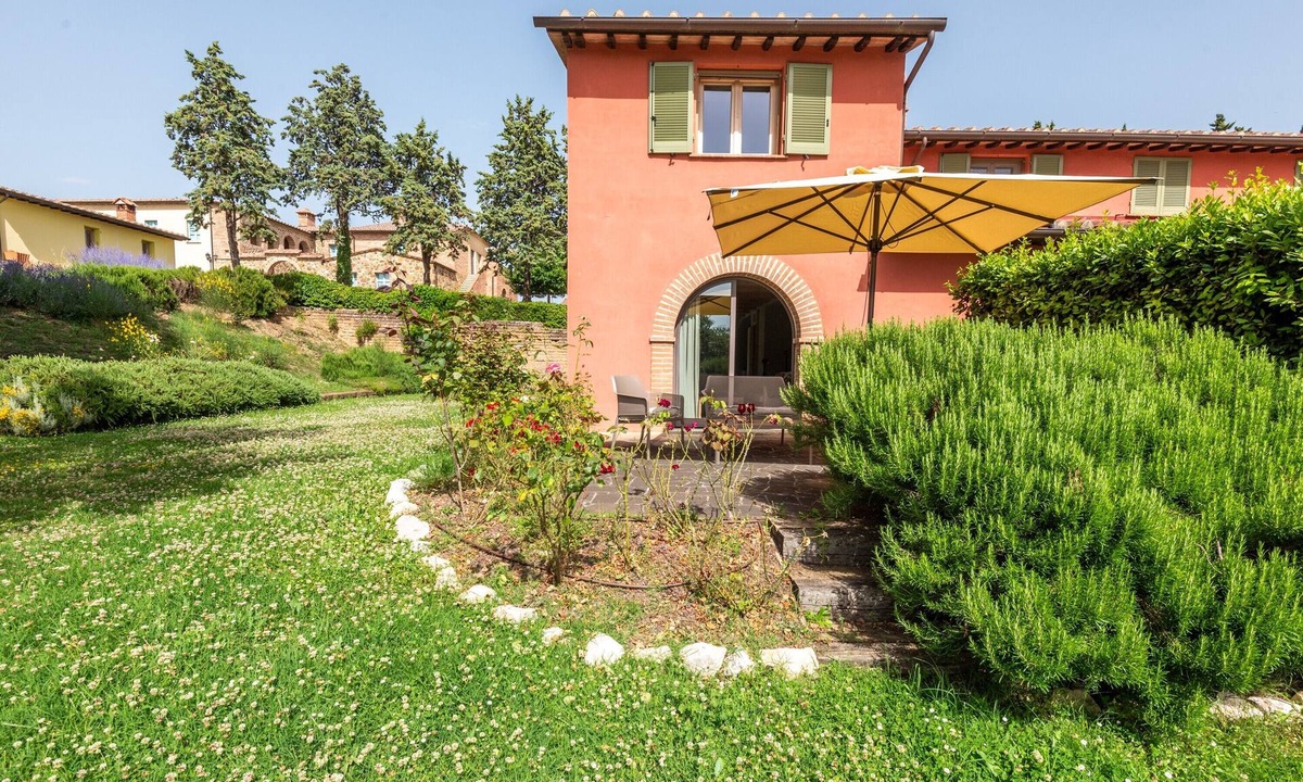 Trequanda House | Chalet "Azzurro" with Mountain View, Shared Pool & Wi-Fi