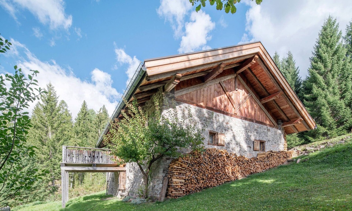 Predazzo Ski Chalet | Chalet 'Baita El Deroch - Bellamonte' with Mountain View, Private Terrace and Private Garden