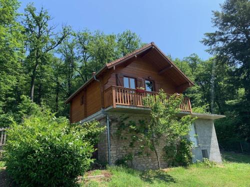 Saint-Bonnet-Troncais Apartment | Chalet confortable en forêt avec animaux admis - FR-1-489-445