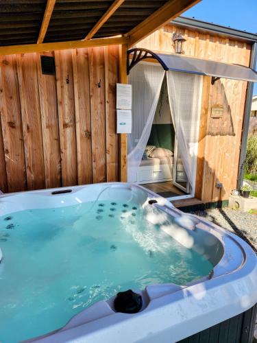 Salignac Apartment | Chalet Cosy avec option Jacuzzi