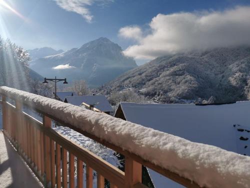 Oz-en-Oisans Ski Chalet | Chalet Coté Cour à 10 min de la Station