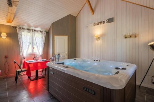 Larche Bed & Breakfast | CHALET DU REV'EAUBOIS