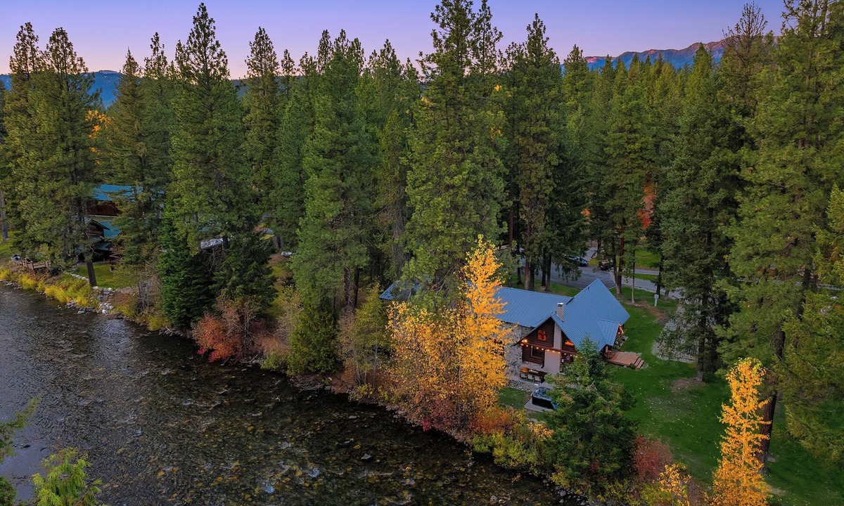 Ardenvoir House | Chalet Ferneau - Riverfront, Sauna, Hot Tub, Ski, Golf, Hike
