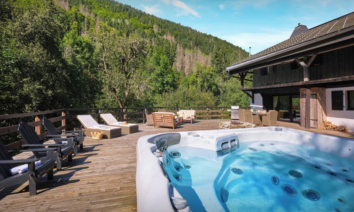 Saint-Jean-dʼAulps Ski Chalet | Chalet Fleur d'Aulps - Secluded holiday for 12 with spa - OVO Network