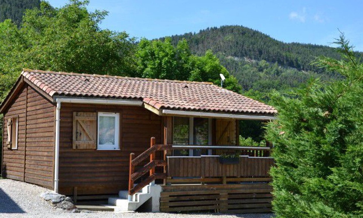 Roquefeuil Ski Chalet | Chalet for 4 with terrace in Roquefeuil