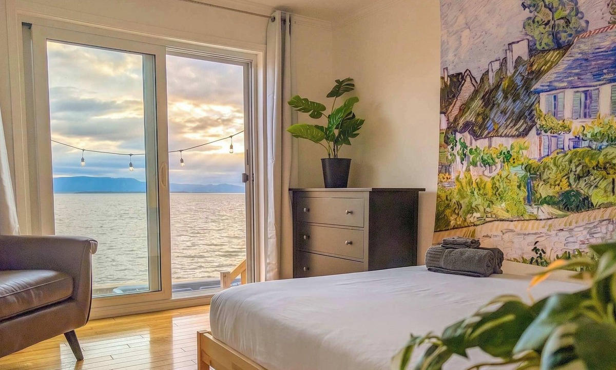 Cap-Saint-Ignace Ski Chalet | Chalet for 6 people - Waterfront | Spa | Fireplace |
