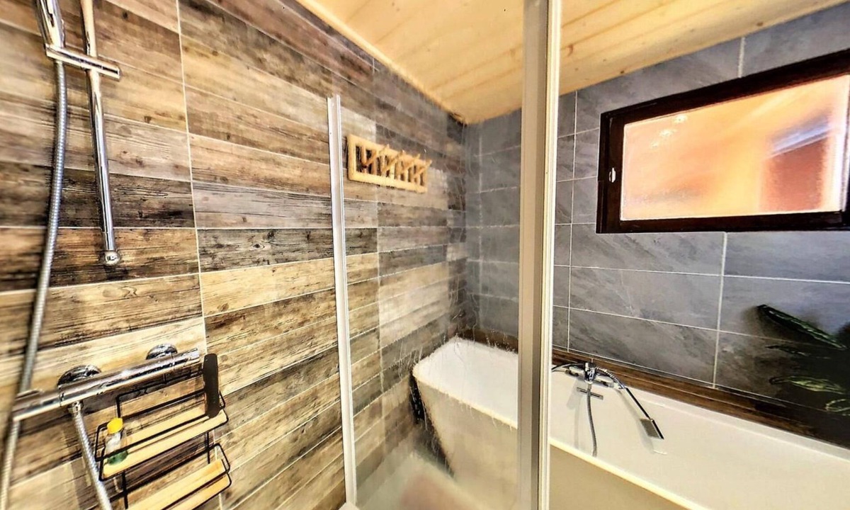 Le Corbier Ski Chalet | Chalet, Ground floor, balcony, fireplace or stove, tv, ski locker, 150m², Le Corbier